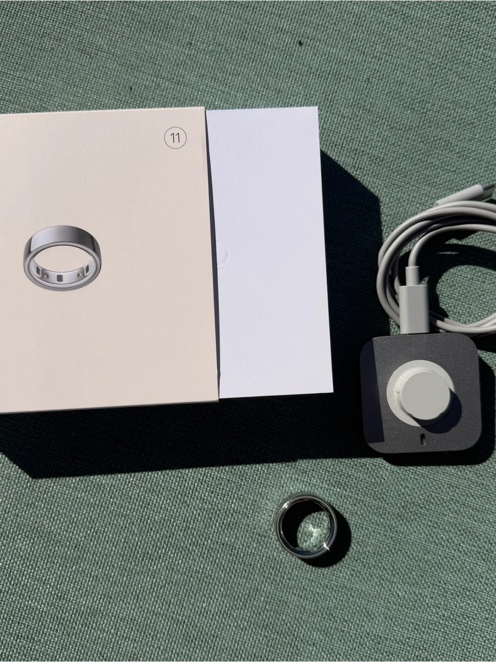Oura Ring 4 in Silver with Charging Dock and Box